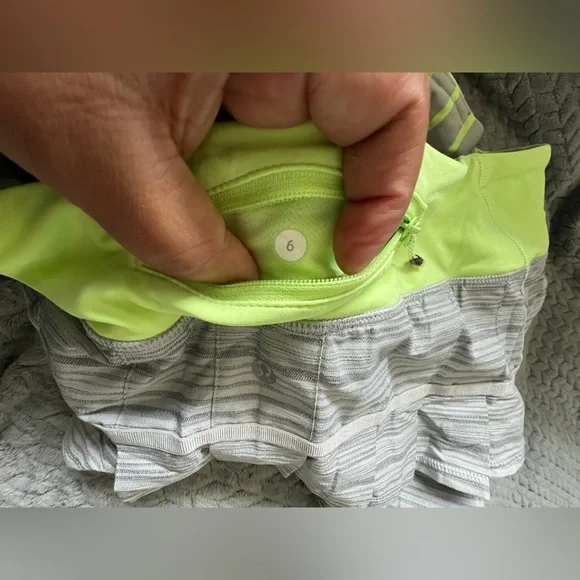 Lululemon pace setter skirt size 6 - Picture 7 of 7